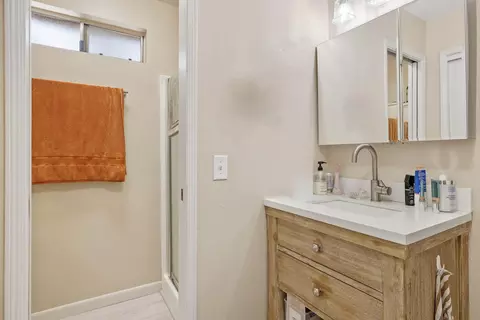 Bath - 1968 E Harold Ave, Visalia, CA 93292 photo 1 of 3