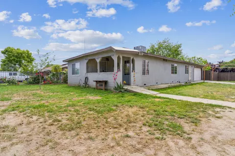1065 E Cedar Ave, Tulare, CA 93274