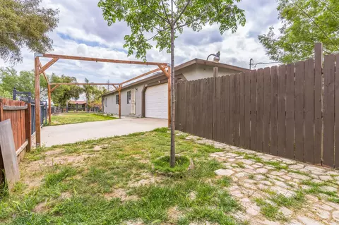 1065 E Cedar Ave, Tulare, CA 93274 photo 5