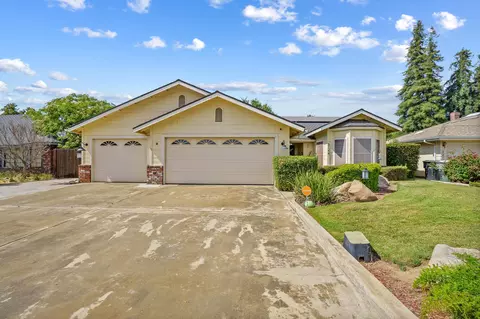 2144 E Iris Ave, Visalia, CA 93292