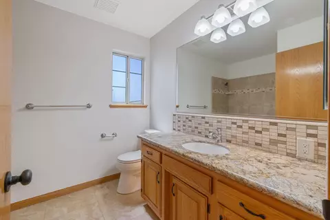 Bath - 339 E Oak View Ave, Visalia, CA 93277 photo 8 of 9