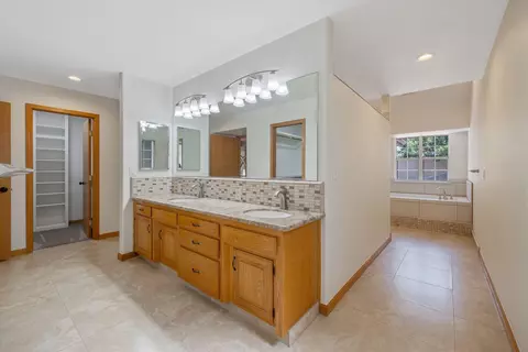 Entry Way - 339 E Oak View Ave, Visalia, CA 93277 photo 12 of 16