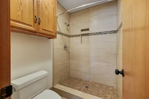 Bath - 339 E Oak View Ave, Visalia, CA 93277 photo 1 of 9