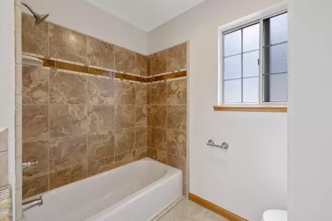 Bath - 339 E Oak View Ave, Visalia, CA 93277 photo 3 of 9