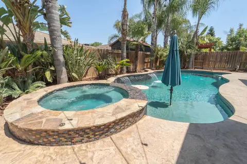 3216 W Perez Ave, Visalia, CA 93291
