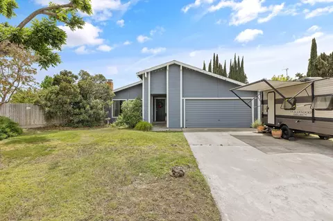 5601 W Laura Ct, Visalia, CA 93277