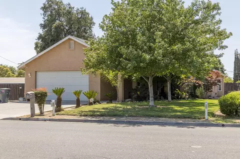 2231 S Chinowth St, Visalia, CA 93277