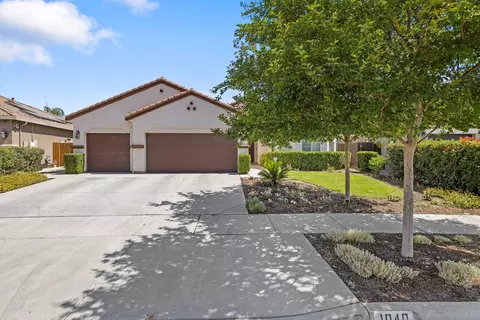 1040 W Blackbird Dr, Hanford, CA 93230
