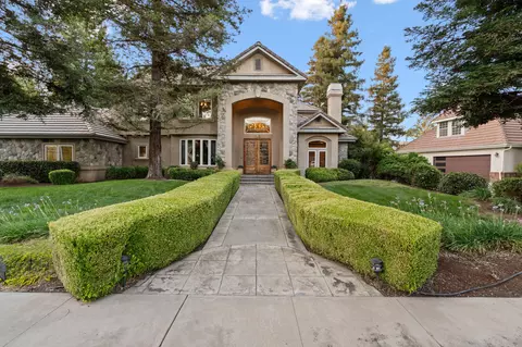 5102 Lakewood Dr, Visalia, CA 93291