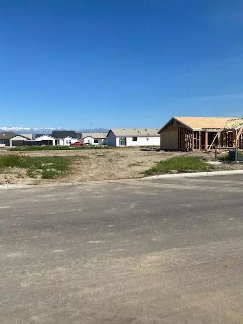 1134 S Ohio Pl W, Porterville, CA 93257
