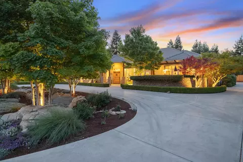 5804 W Allen Ct, Visalia, CA 93291