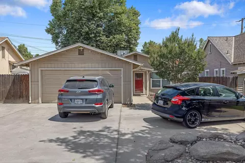 1078 E Tulare Ave, Tulare, CA 93274