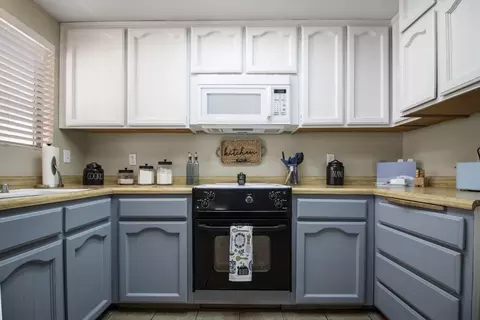 Kitchen - 2036 E Harold Ave, Visalia, CA 93292 photo 1 of 2