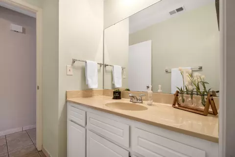 Bath - 2036 E Harold Ave, Visalia, CA 93292 photo 2 of 3