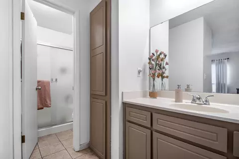 Bath - 2036 E Harold Ave, Visalia, CA 93292 photo 3 of 3