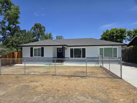 140 Mccreary Ave, Hanford, CA 93230