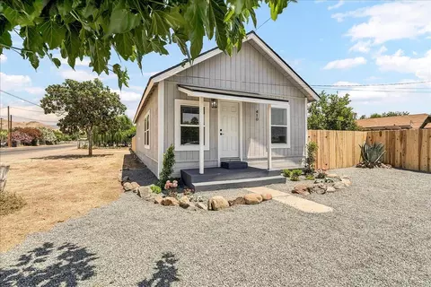 410 S Page St, Porterville, CA 93257