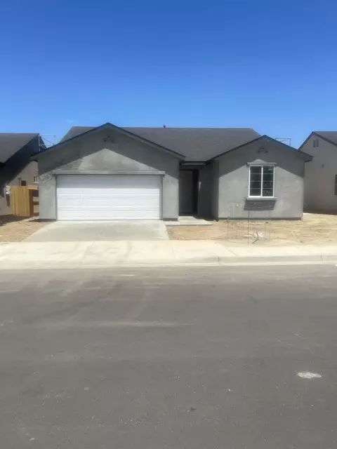 13320 4th St, Parlier, CA 93648
