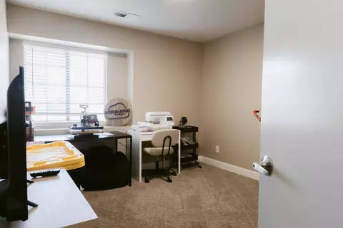 Bedroom - 434 Fallbrook Ct, Tulare, CA 93274 photo 5 of 5