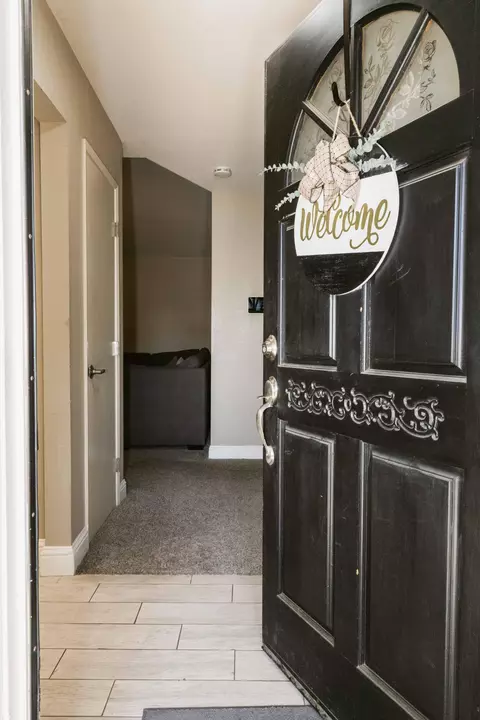 Entry Way - 434 Fallbrook Ct, Tulare, CA 93274 photo 1 of 3