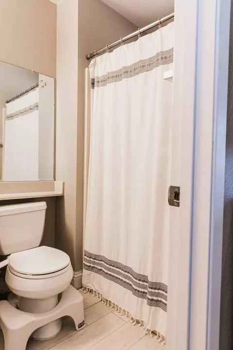 Bath - 434 Fallbrook Ct, Tulare, CA 93274 photo 3 of 3