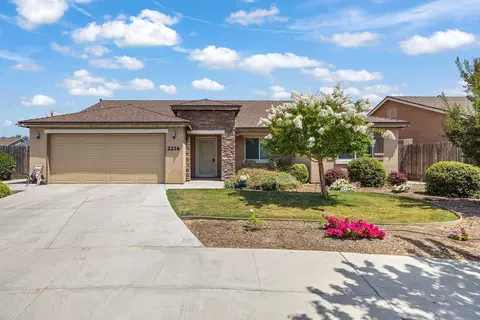 2216 E Four Creeks Ave, Visalia, CA 93292