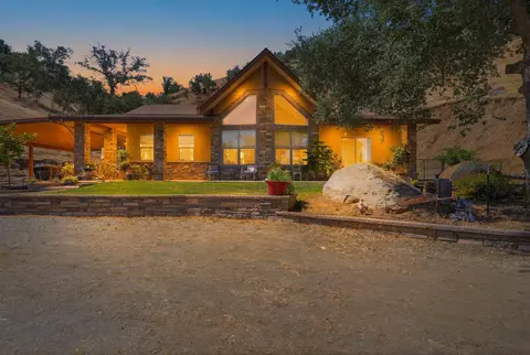 31161 Meadowlark Ln, Springville, CA 93265