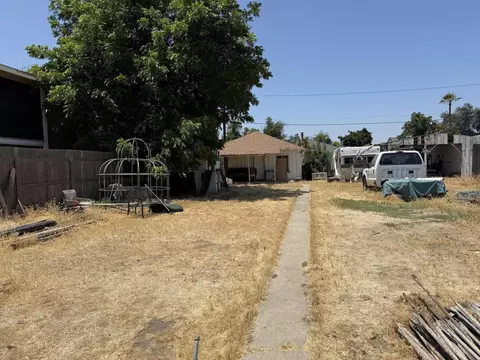 439 S Bridge St # 5, Visalia, CA 93291