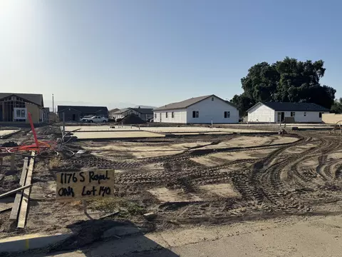1176 S Royal Oak Pl W, Porterville, CA 93257
