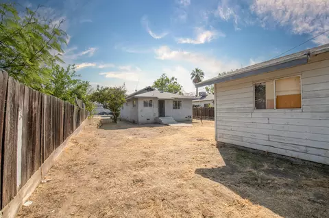 Exterior - 208 N 5th St, Fowler, CA 93625 photo 2 of 4