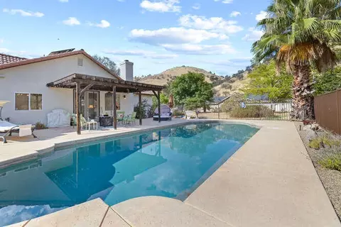 42108 La Quinta Dr, Three Rivers, CA 93271