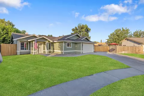 1510 Oakwood Ct, Lemoore, CA 93245