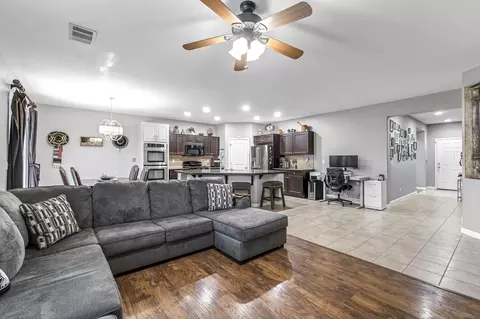 976 Daisy Ct, Dinuba, CA 93618 photo 7