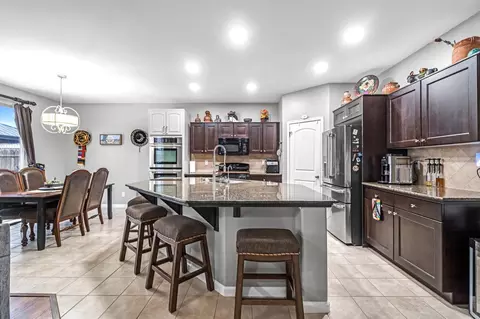 976 Daisy Ct, Dinuba, CA 93618 photo 8