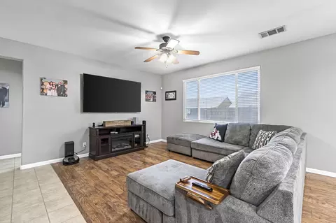 976 Daisy Ct, Dinuba, CA 93618 photo 5
