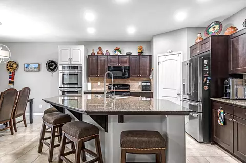 976 Daisy Ct, Dinuba, CA 93618 photo 9