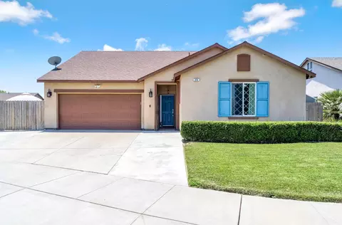 976 Daisy Ct, Dinuba, CA 93618
