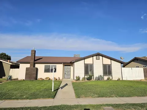 908 N West St, Tulare, CA 93274