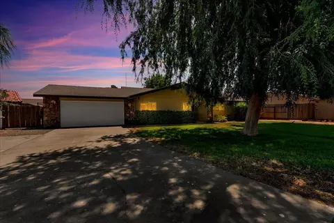 1370 E Boyer Dr, Tulare, CA 93274