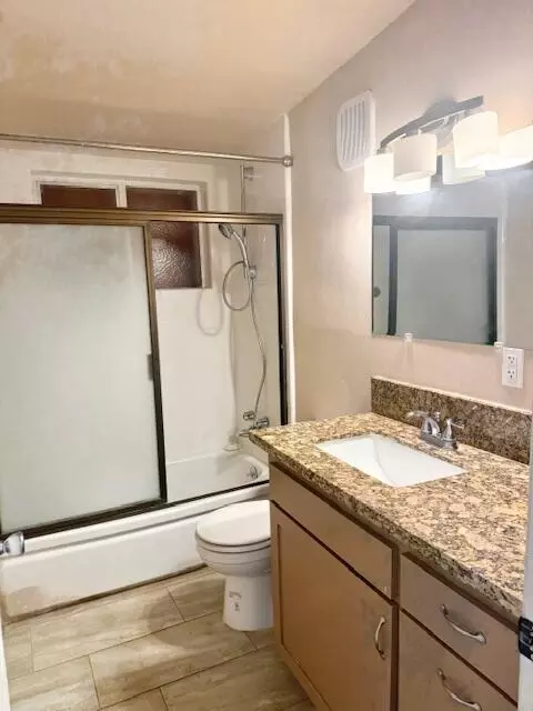 Bath - 300 Peach Dr, Exeter, CA 93221 photo 2 of 2