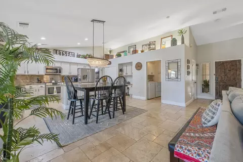 Entry Way - 3937 E Howard Ave, Visalia, CA 93292 photo 6 of 10