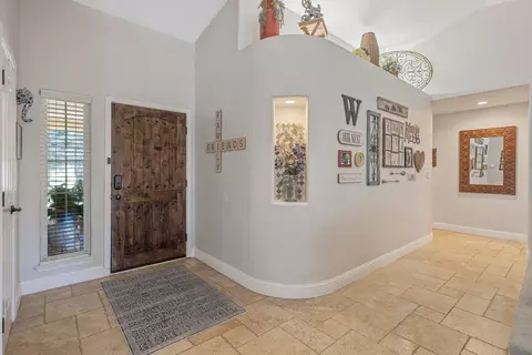 Entry Way - 3937 E Howard Ave, Visalia, CA 93292 photo 2 of 10