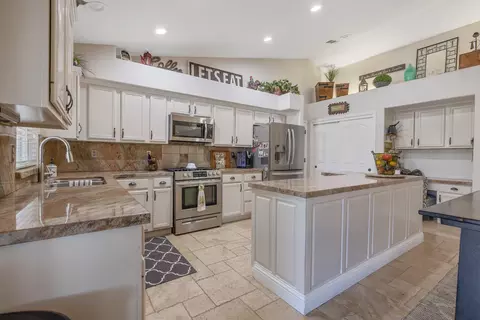 Kitchen - 3937 E Howard Ave, Visalia, CA 93292 photo 1 of 4