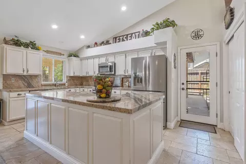 Kitchen - 3937 E Howard Ave, Visalia, CA 93292 photo 2 of 4