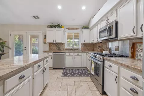 Kitchen - 3937 E Howard Ave, Visalia, CA 93292 photo 3 of 4