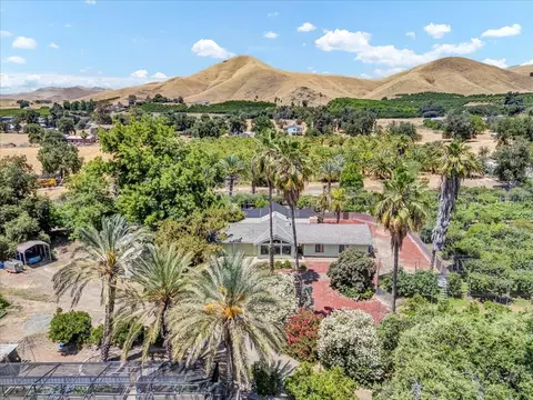 31497 Success Valley Dr, Porterville, CA 93257