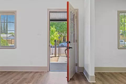 Entry Way - 417 S Jefferson St, Modesto, CA 95358 photo 2 of 7