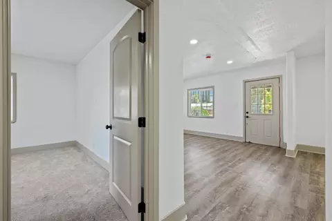 Entry Way - 417 S Jefferson St, Modesto, CA 95358 photo 3 of 7
