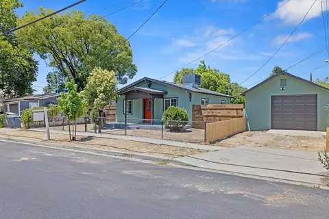Exterior - 417 S Jefferson St, Modesto, CA 95358 photo 4 of 10