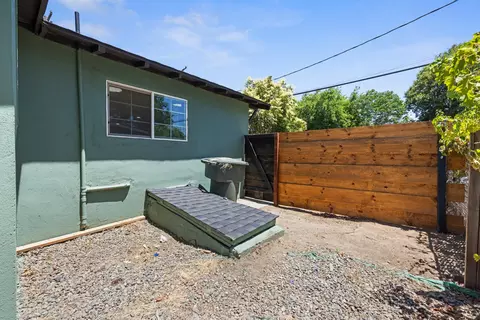 Exterior - 417 S Jefferson St, Modesto, CA 95358 photo 6 of 10